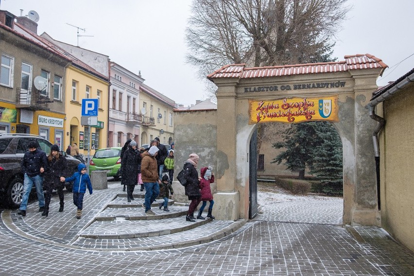 Tarnów. Żywa szopka u Ojców Bernardynów [ZDJĘCIA]