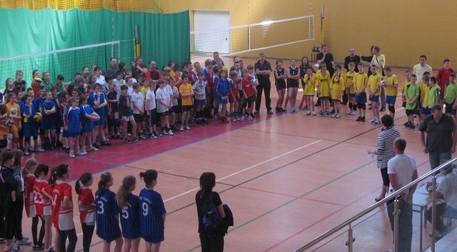 W Fałkowie odbył się jeden z turniejów rozgrywek Świętokrzyskie Mini Volley Cup. Rywalizowało ponad 50 drużyn