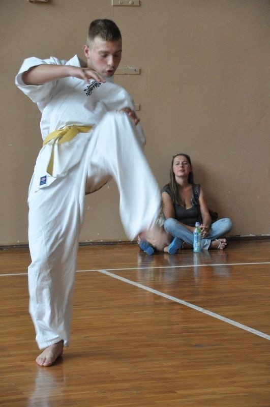 Bartek Pająk, jeden z najlepszych obecnie skarżyskich karateków w pokazie kata.