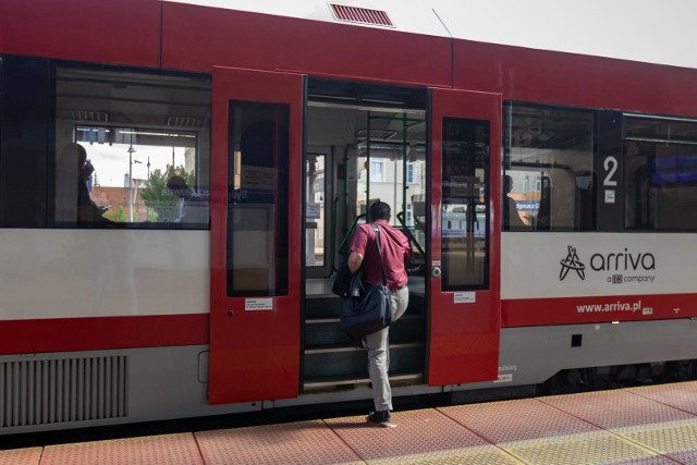 Pasażerowie twierdzą, że zwłaszcza w wakacyjne weekendy jest ścisk w pociągach Arrivy. Przewoźnik odpiera te sygnały, twierdzi że codziennie monitoruje sytuację i gdy jest potrzeba zwiększa skład.