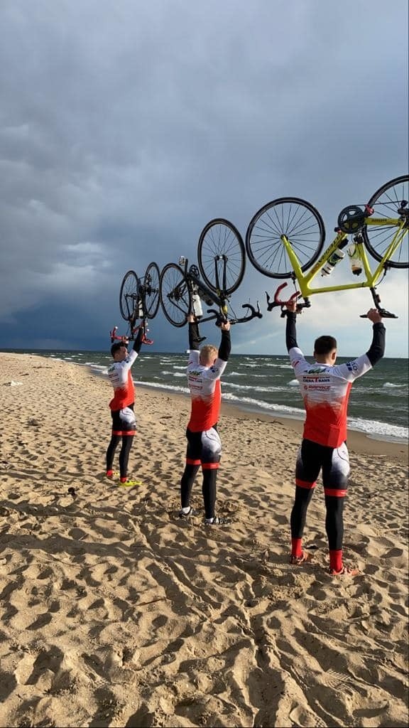 Zakopane-Hel. w pięć dni pokonali 800 km na rowerach z Gubałówki nad morze. Wszystko dla chorego dwulatka