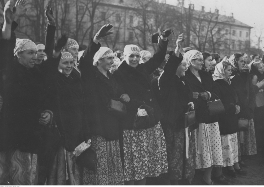 Grupa kobiet z Zaolzia w trakcie obchodów w przeddzień...