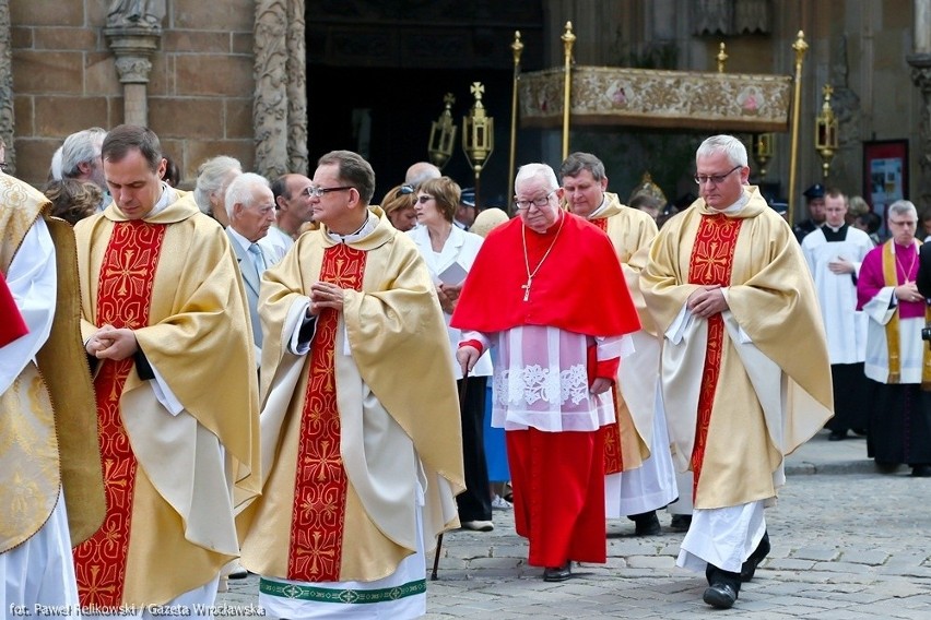 Wrocław: Największa procesja Bożego Ciała. Wyruszyła z katedry (ZOBACZ ZDJĘCIA)