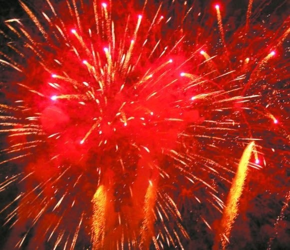 Nowy Rok warto przywitać fajerwerkami. Nie zapominajmy jednak o zachowaniu bezpieczeństwa i zdrowym rozsądku.