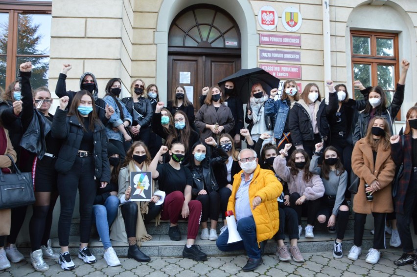 Protest przeciwników zaostrzenia ustawy aborcyjnej w Łowiczu