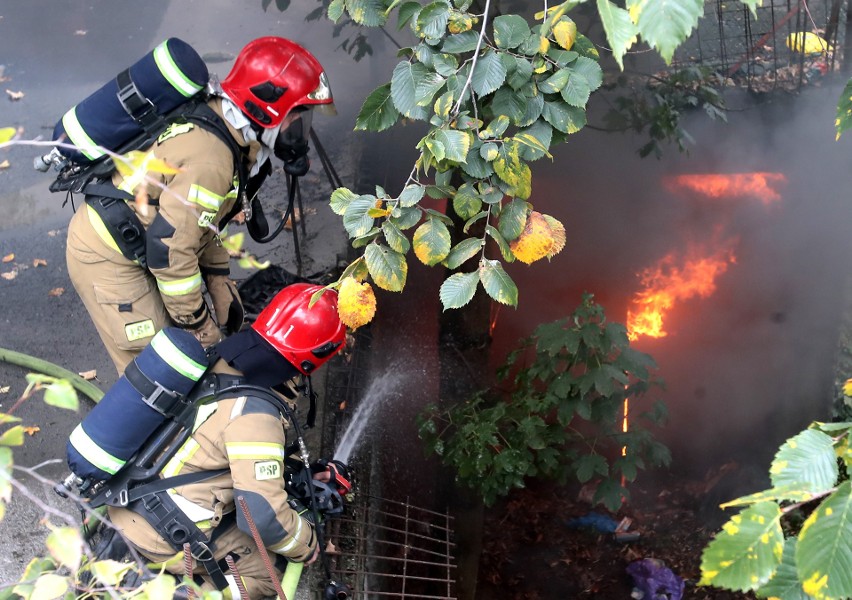Do pożaru doszło między ulicą Wyszyńskiego a Podgórną w...