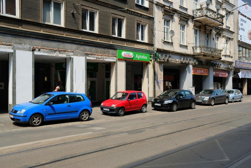 Poznań: W centrum parkujemy... poza parkingami. Straż...