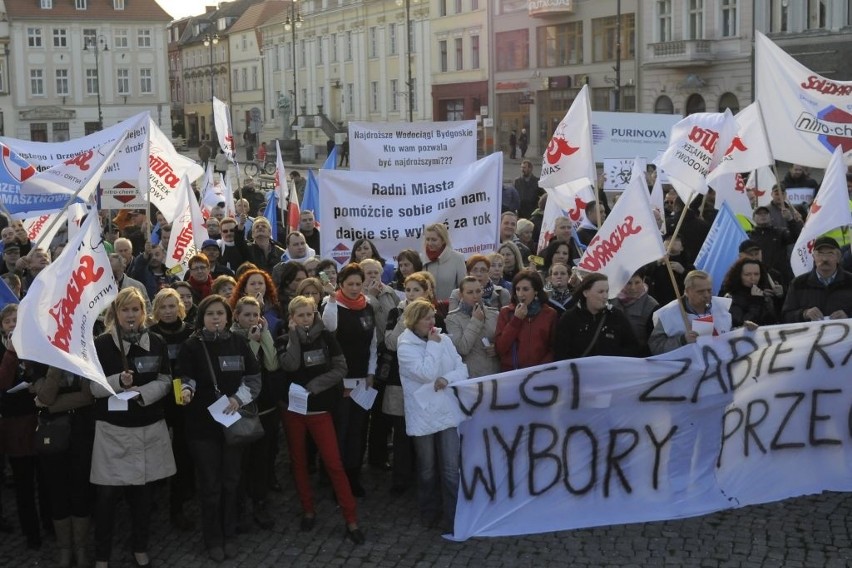 Do protestujących wyszedł Roman Jasiakiewicz, przewodniczący...