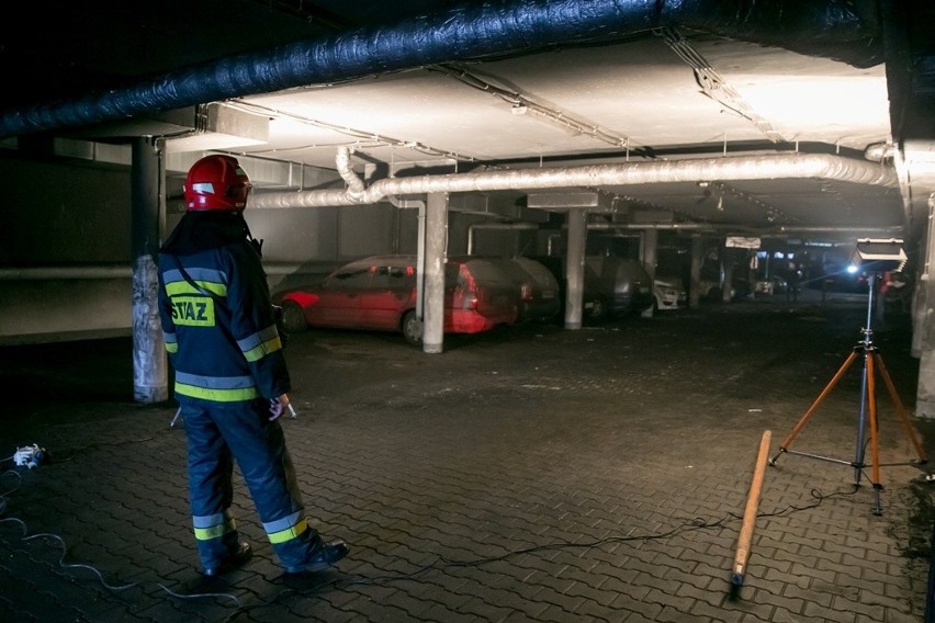 Kraków. Pożar na parkingu podziemnym przy ul. Okulickiego