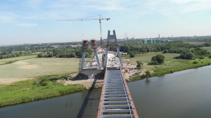 Obwodnica Krakowa i nowy most rosną w oczach