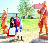 Reda: Rzeźby Kaszubów w parku