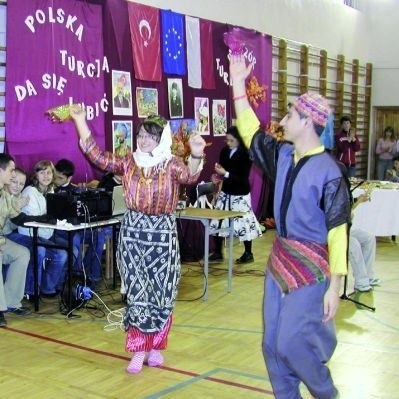 Goście zaprezentowali gospodarzom tureckie tańce