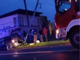20-latek z Lublińca dał się ponieść! Zniszczył dwa samochody i uszkodził uliczną lampę. Za swoją brawurę będzie musiał zapłacić