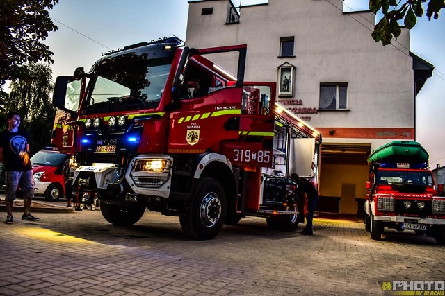 Nowy samochód ratowniczo-gaśniczy trafił do gminy Zagnańsk. Ochotnicza Straż Pożarna Zagnańsk – Chrusty ma do dyspozycji od czwartku, 4 sierpnia nowy wóz strażacki marki MAN. Zobacz kolejne zdjęcia