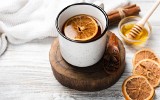 Zimowa herbata na każdy dzień tygodnia. Przepisy na rozgrzewające i zdrowe herbatki. Co dodać, aby były jeszcze lepsze?