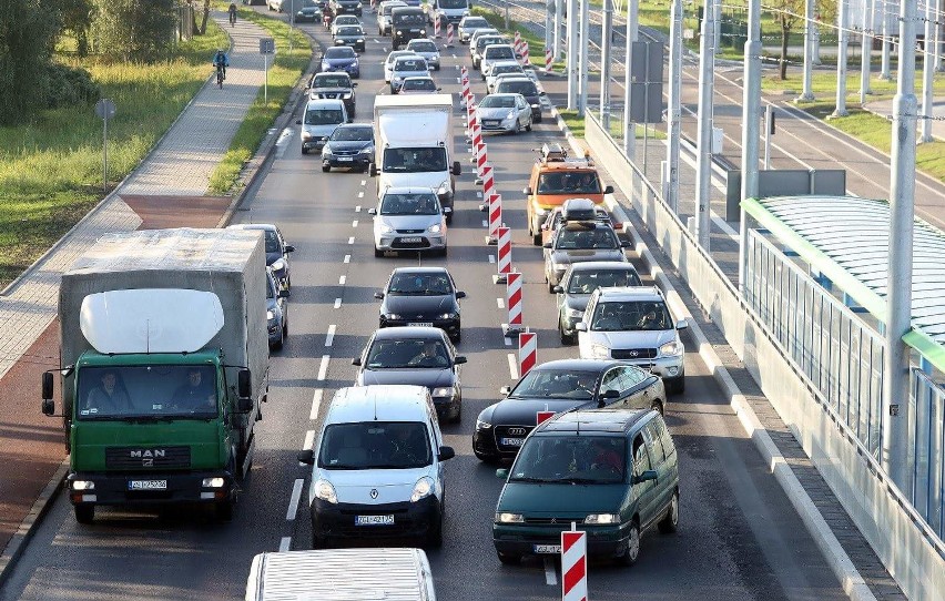 Komunikacja miejska i korki w Szczecinie: Autobusy opóźnione, tramwaje punktualne 