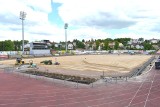 Instalacja podgrzewanej murawy na stadionie w Chojnicach. Zaawansowane prace na miejskim obiekcie [ZDJĘCIA]