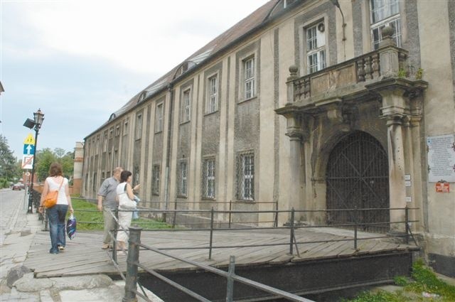 Zabytek w centrum miasta od dłuższego czasu tylko niszczeje. (fot. archiwum)