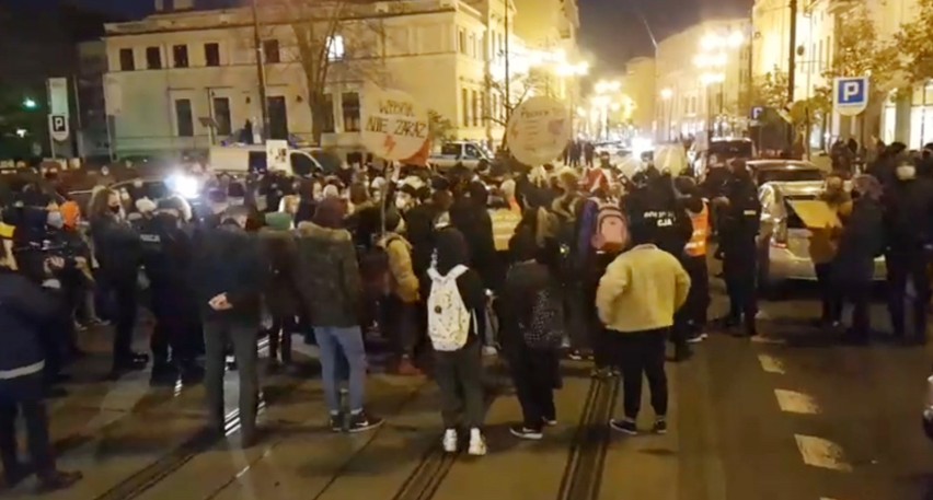 Strajk kobiet w Bydgoszczy - blokada na Gdańskiej [wideo, zdjęcia]