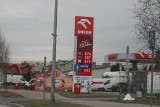 Brakuje paliwa na niektórych stacjach w Tarnobrzegu. Są limity i ograniczenia. Kolejki małe, ceny wyższe. Gdzie najtańsze paliwo? (FOTO)