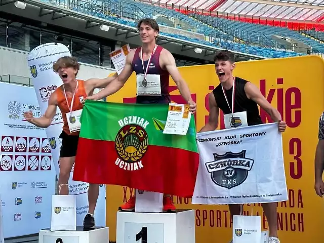 Jakub Jeniec (po prawej) zdobył brąz w dziesięcioboju. To jedyny Podlasianin z medalem na 55 mistrzostwach Polski do lat 18 w Chorzowie