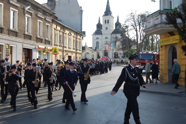 Po mszy św. w kościele pw. św. Wawrzyńca w Nakle strażacy ruszą na rynek, na oficjalną część uroczystości i koncert