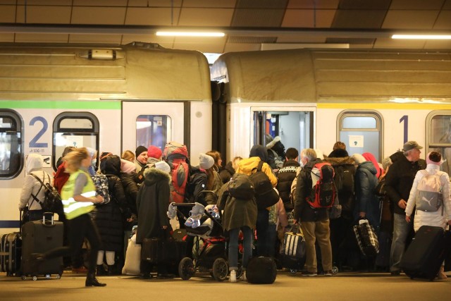 Tak jak dotychczas bezpłatne podróże będę obowiązywać w 2 klasie pociągów kategorii ekonomicznych (TLK i IC) na terenie całej Polski. 