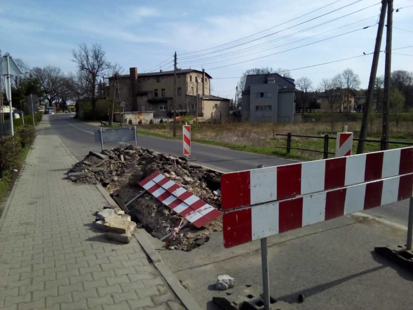 Mysłowice: dziura na Gagarina utrudnia ruch w Kosztowach....