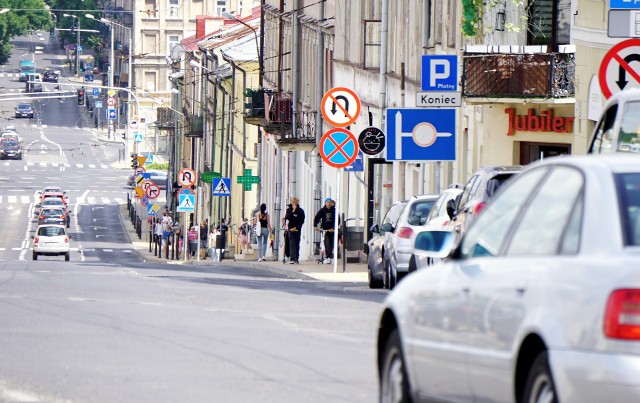 Likwidację jednego pasa ruchu na ul. Lubartowskiej na rzecz chodnika po stronie ul. Kowalskiej postuluje wiceprzewodniczący Rady Miasta Lublin, Marcin Nowak. Ratusz nie mówi "nie" temu pomysłowi, ale zaznacza, że wymaga on konsultacji społecznych.