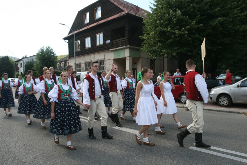 Tydzień Kultury Beskidzkiej 2016: Drugi dzień święta folkloru. Barwny korowód w Szczyrku [ZDJĘCIA]