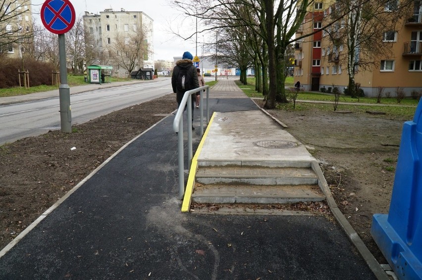 - Z uwagi na różnicę w wysokości pomiędzy schodami i...