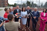 Minister edukacji Przemysław Czarnek otworzył nową szkolną halę sportową w Nysie. Skomentował też najnowszy film Agnieszki Holland