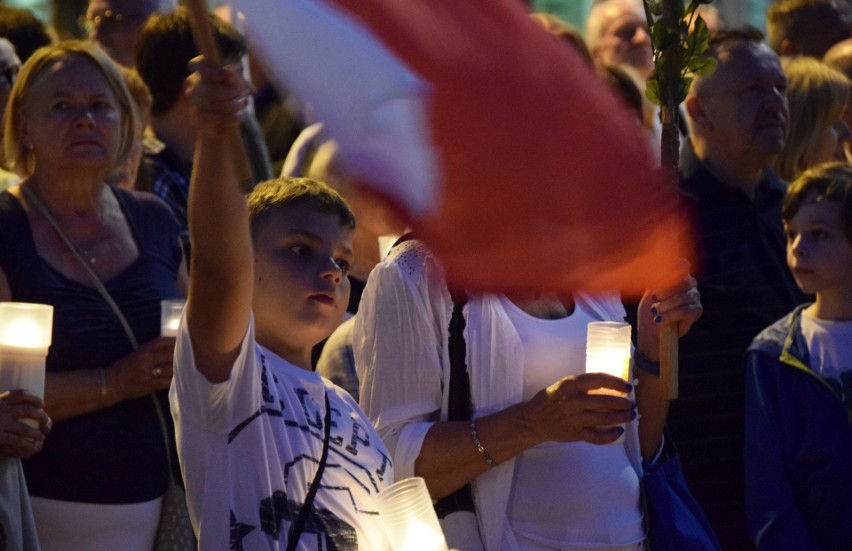 Manifestacja w obronie sądów na placu Litewskim w Lublinie (ZDJĘCIA, WIDEO)