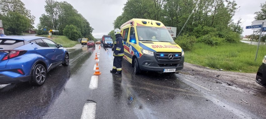 Kierowca opla wymusił pierwszeństwo, z obrażeniami trafił do...