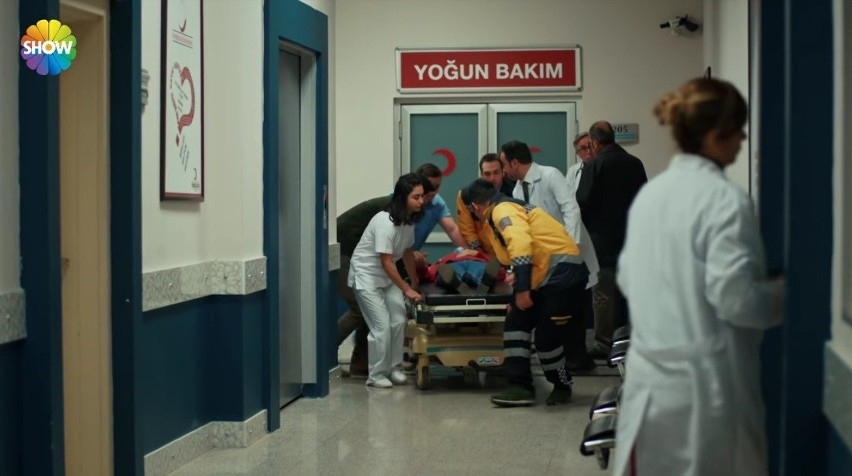 "Miłosne potyczki" odcinek 82. Murat czuwa przy Hayat w szpitalu. Hasmet znowu znika! [STRESZCZENIE ODCINKA]
