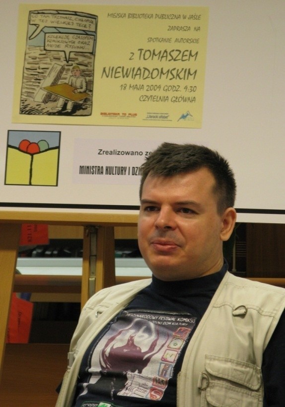 Tomasz Niewiadomski gościł w jasielskiej bibliotece.