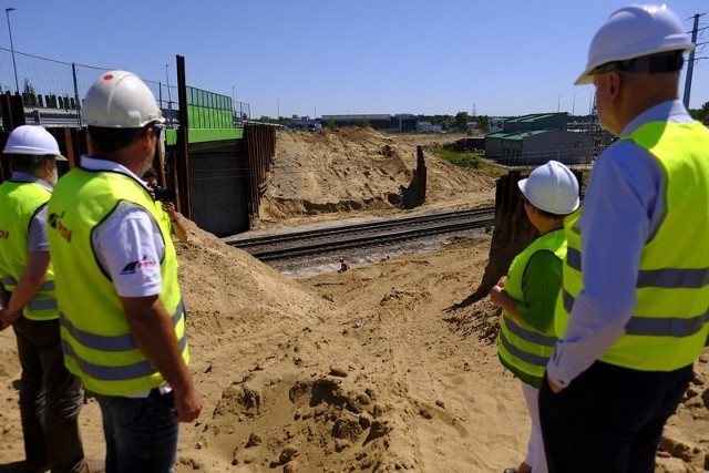 Ulica Łódzka w Toruniu jest przebudowywana na odcinku od ul. Lipnowskiej do Zdrojowej. Wcześniej wybudowany został odcinek od ul. Andersa do Lipnowskiej. Dziś (8 czerwca) plac budowy odwiedził prezydent Torunia Michał Zaleski