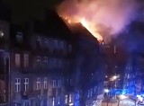 Pożar w Bytomiu w noc sylwestrową. Ogień ogarnął dach kamienicy przy ul. Mickiewicza. Czy to wina fajerwerków?