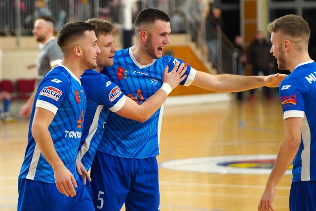 Moravia Tompawex Obice po znakomitym meczu awansowała do 1/8 finału Pucharu Polski w futsalu. Tak zawodnicy i kibice fetowali ten sukces