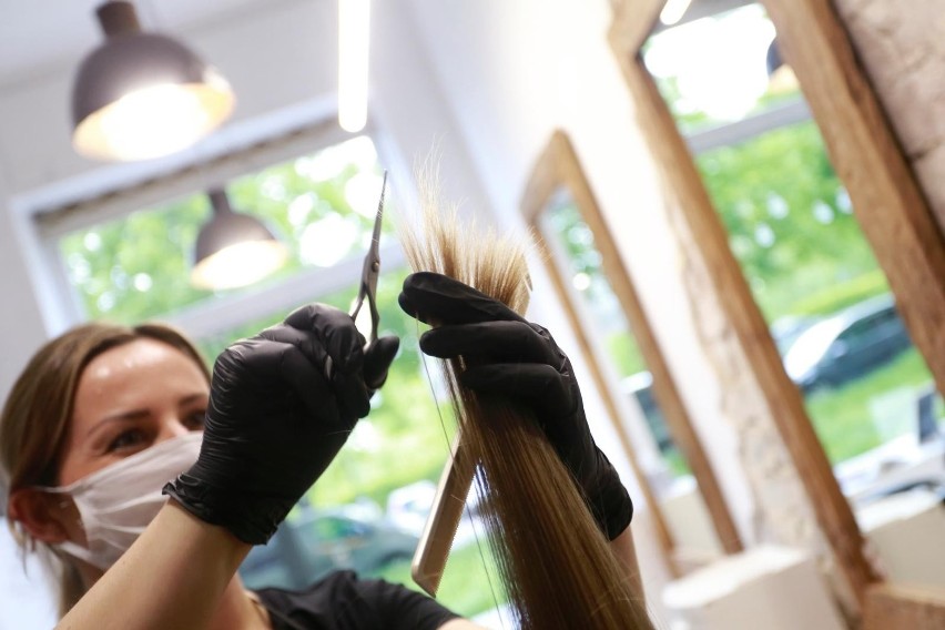 Jak wyglądają włosy w stylu "Hair Frosting"? Szukasz pomysłu...