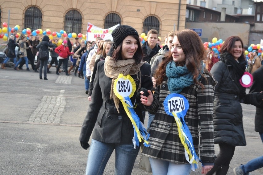 Studniówka 2014. Polonez Maturzystów w Zabrzu