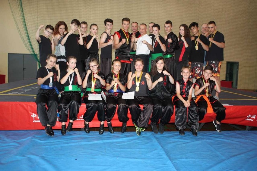 Pięć tuzinów medali wieliczan w międzynarodowych mistrzostwach Polski wushu kung fu