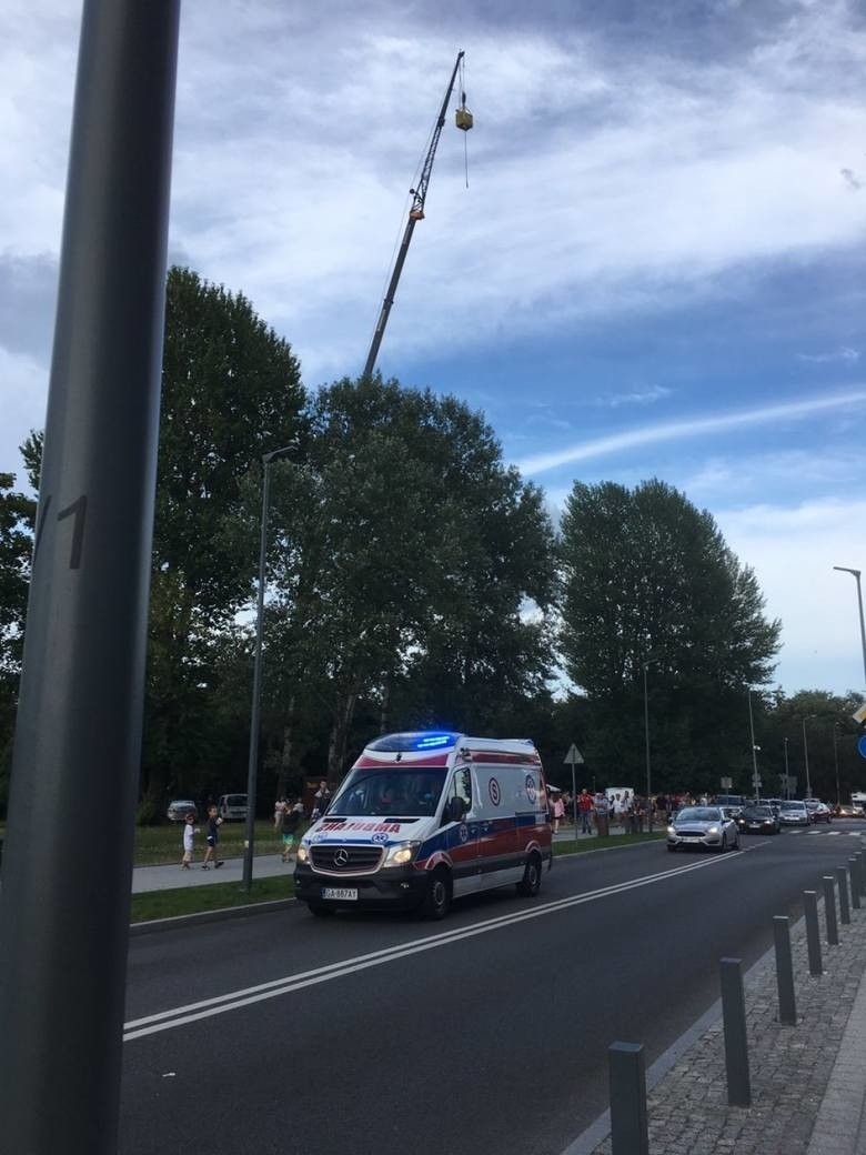 Skok na bungee w Gdyni. Policja prowadzi śledztwo w sprawie nieszczęśliwego wypadku. Mężczyzna był pod wpływem alkoholu
