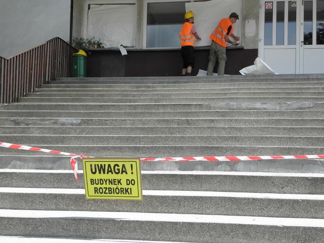 Przed rokiem był tu happening z tablicą o rozbiórce w tle. Kiedy ta nastąpi, nie wie nikt...