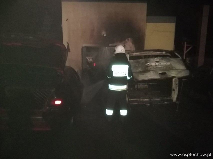 Nocny pożar czterech aut w Jodłówce Tuchowskiej