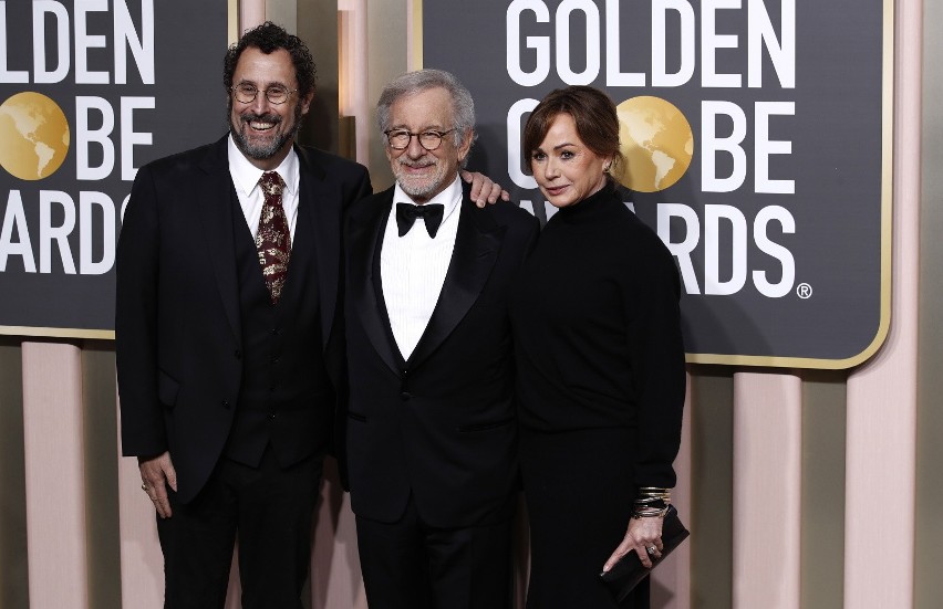 Steven Spielberg (w środku) - najlepszy reżyser