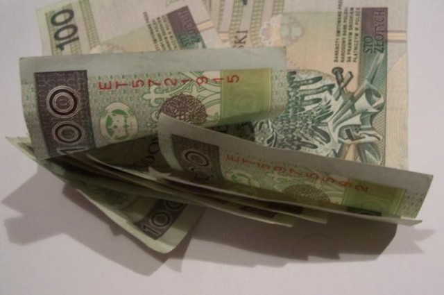 Policja zatrzymała mężczyzn podejrzanych o podrabianie i wprowadzanie do obiegu fałszywych banknotów