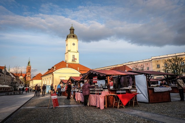 Pierwsza Majówka przed Ratuszem rozpoczęta. Wystawcy zapraszają na jarmark w centrum Białegostoku.A tak wyglądał Jarmark Wielkanocny: