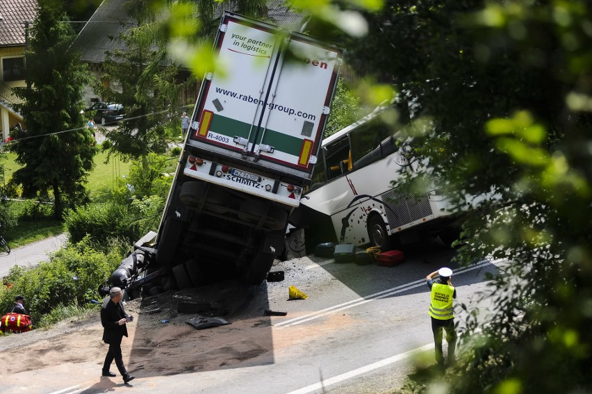 Wypadek w Tenczynie. Absurd z RODO. Nie mogli znaleźć dziecka