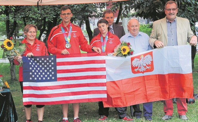 Daniel Gietka zdobył dwa srebrne medale. Obiecał, że na kolejnej olimpiadzie będzie złoto. Patrycja Kiedrowska zdobyła złoty i brązowy medal. Walczyła z własnymi słabościami.